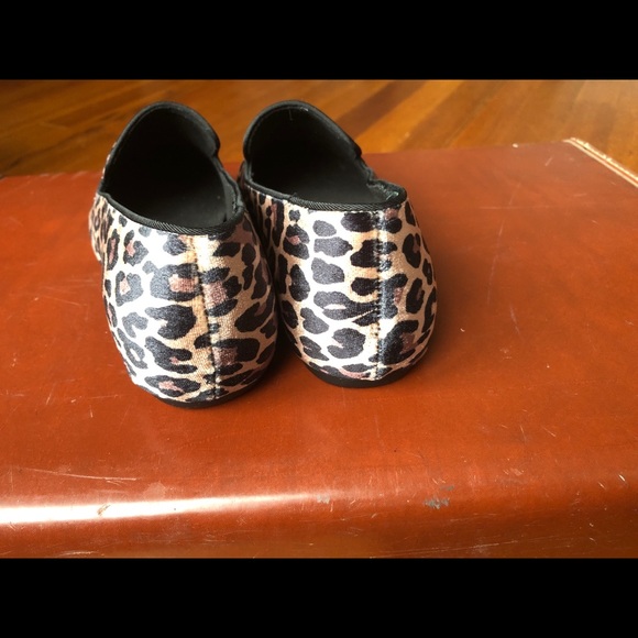 Caslon Leopard Slipper Shoe: Size 8 Velvet Slip-On - Picture 4 of 8